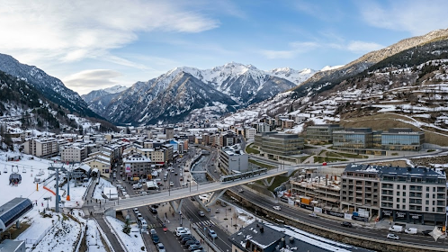 Fiscalité Andorre vs Dubaï : où lancer son business ?